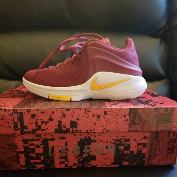 Nike shoes size 5.5 - Picture 4 of 7